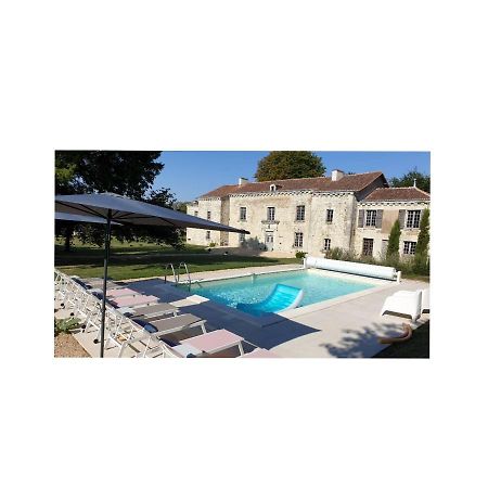 Domaine De Bourgville Monts-sur-Guesnes Exterior foto