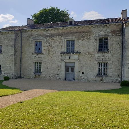Domaine De Bourgville Monts-sur-Guesnes Exterior foto