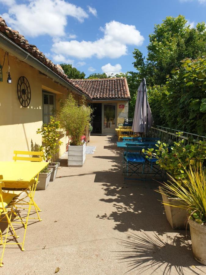 Domaine De Bourgville Monts-sur-Guesnes Exterior foto