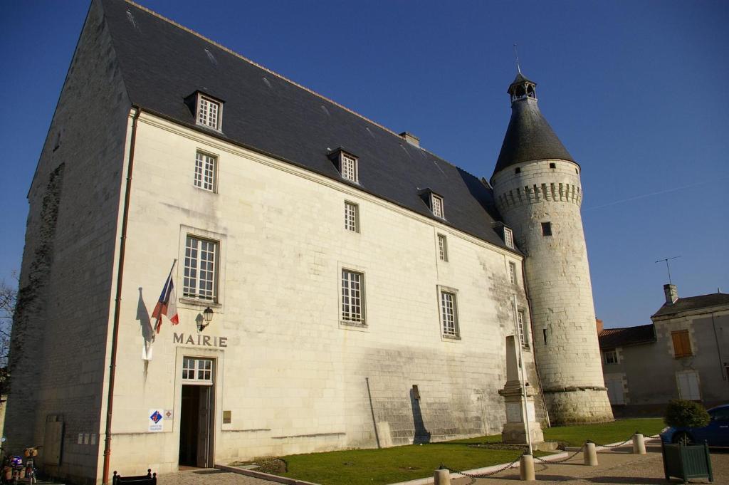 Domaine De Bourgville Monts-sur-Guesnes Exterior foto